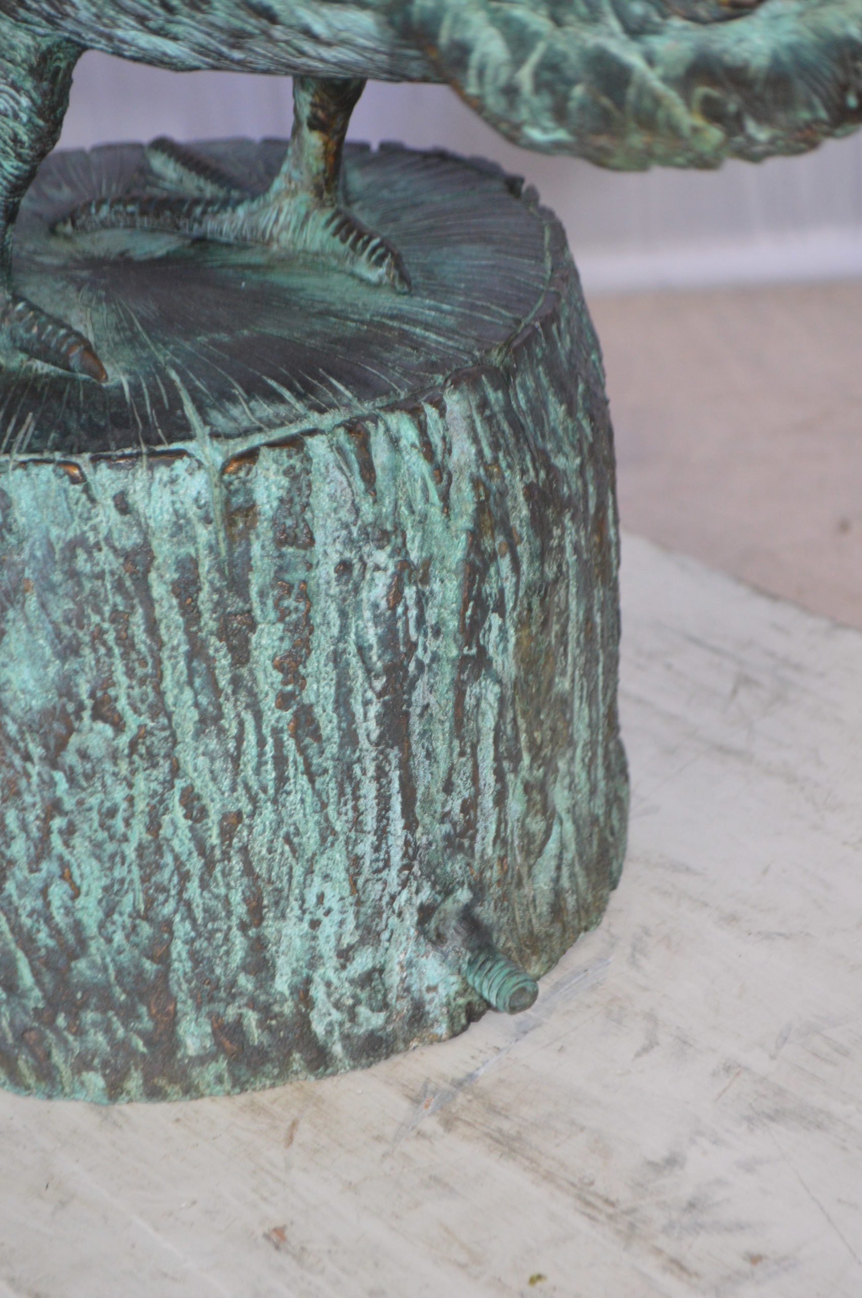 Nifao Pelican on a Tree Stump fountain bronze statue - Size: 30"L x 16"W x 46"H. - image 8