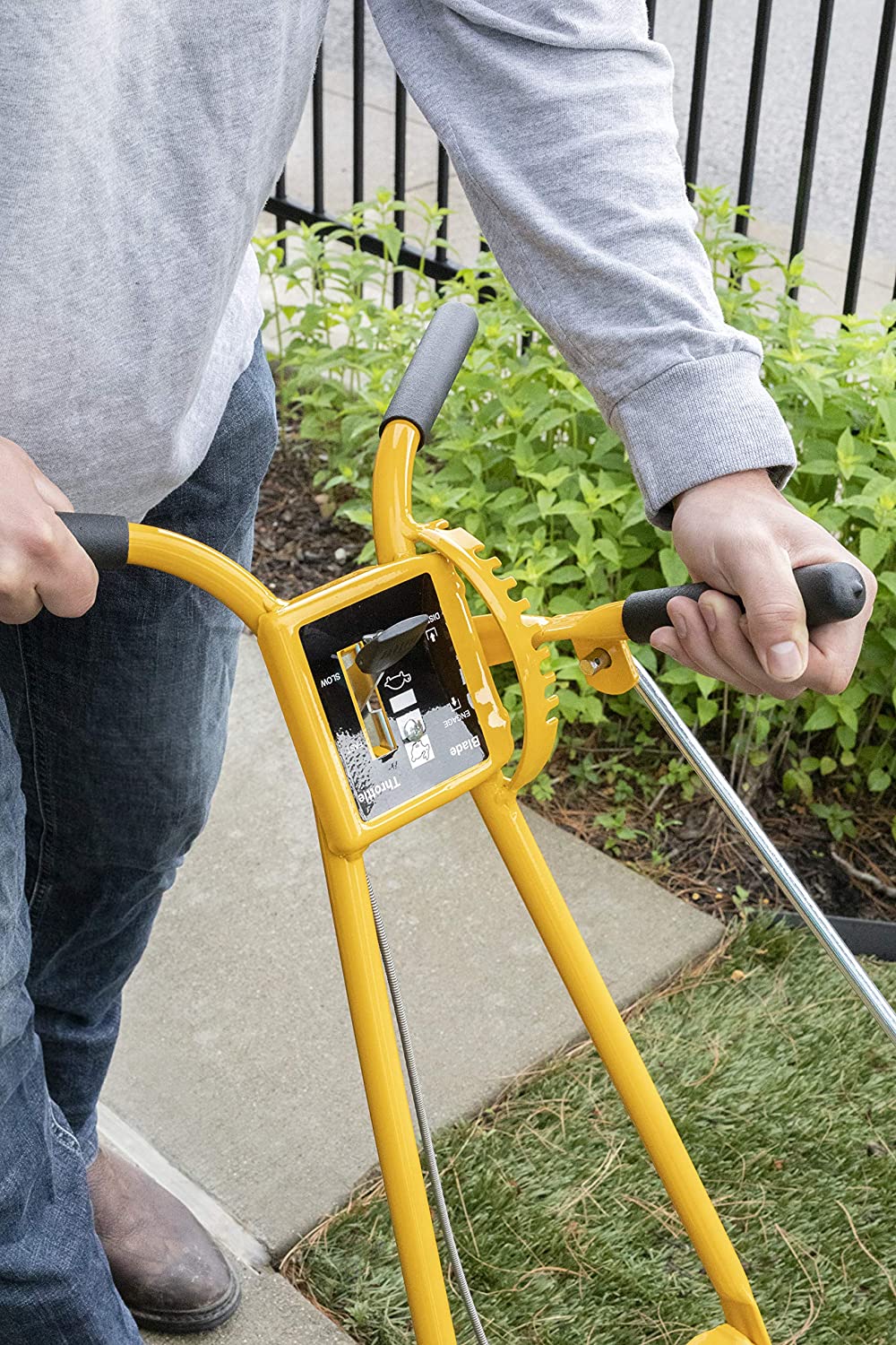 McLane 9-Inch Gas Lawn Edger with 5.50 Gross Torque Engine, Blade Depth Control, Adjustable Cutting Angle - product image 6