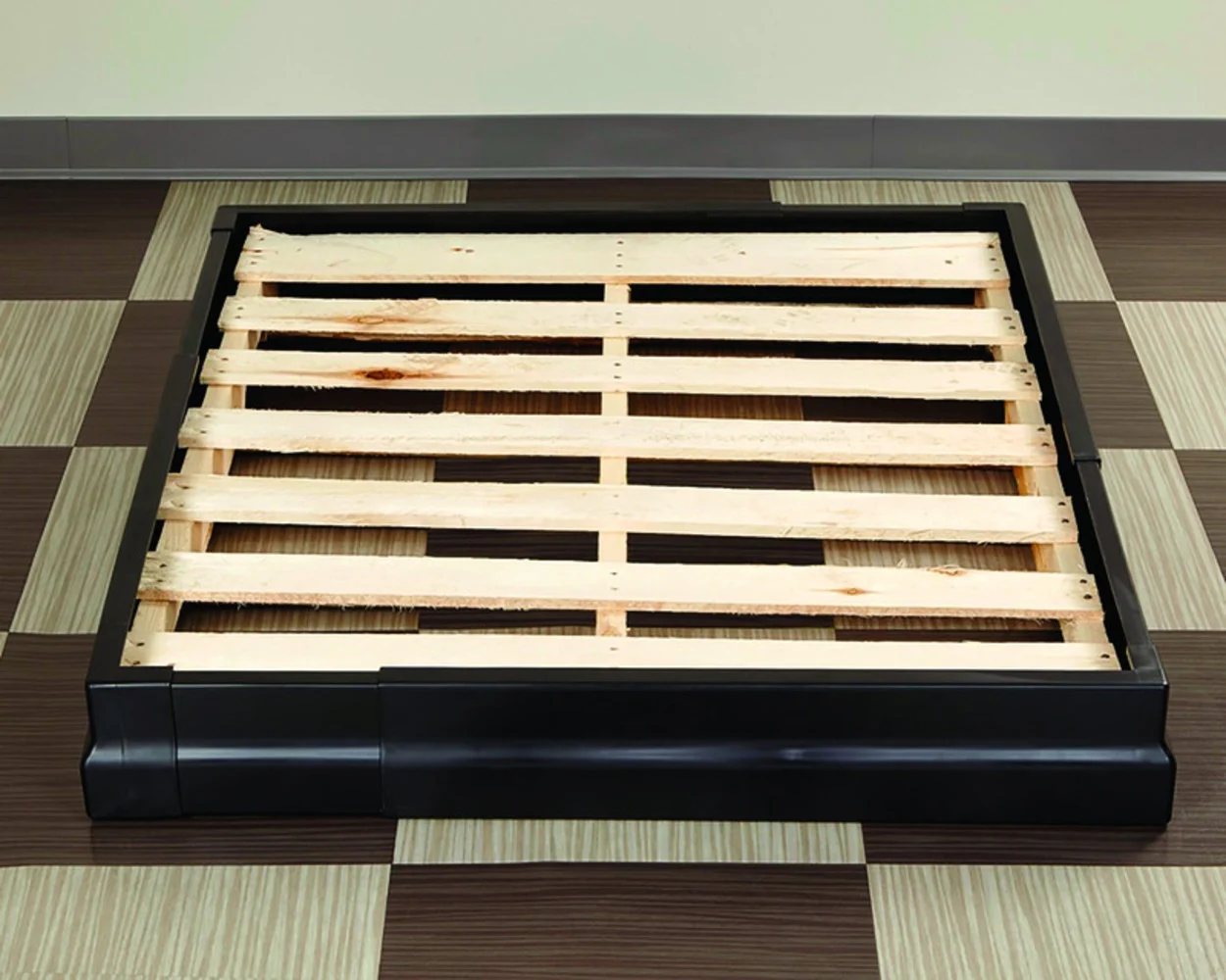 Kinter 9717430 6 x 28 x 28 in. Adjustable Pallet Plastic Guard, Large - Black - image 3